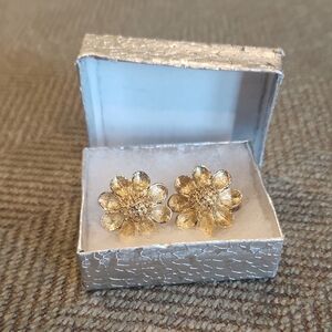 Vintage 1960s DuBarry Fifth Ave Flower Gold Tone Clip Earrings